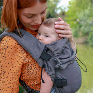 Porter votre bébé dès la naissance dans le porte-bébé nekosling, physiologique et évolutif