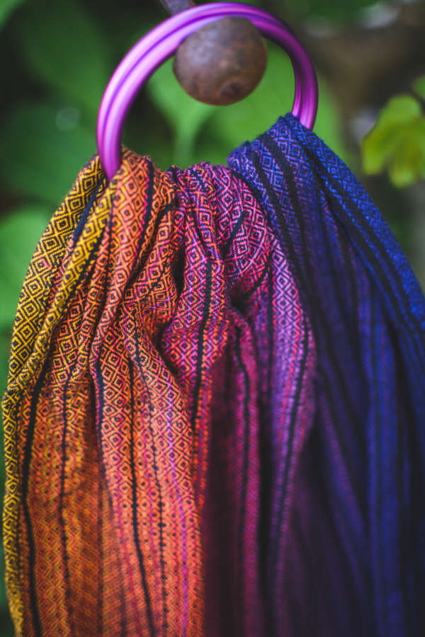 Sling de portage en tissu multicolore foncé Girasol