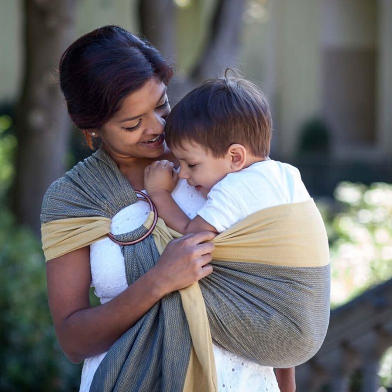 Echarpe et ringsling vegan et végétale. Pour porter bébé dès la naissance avec aucun produit chimique. Le meilleur pour notre planète, éthique, biologique, gots, teintures végétale. La marque allemande du portage. Achat en suisse sur jeteporte et à Romont, fribourg