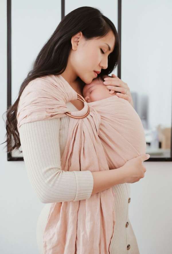 Sling de portage en lin rose pâle Bud Blossom