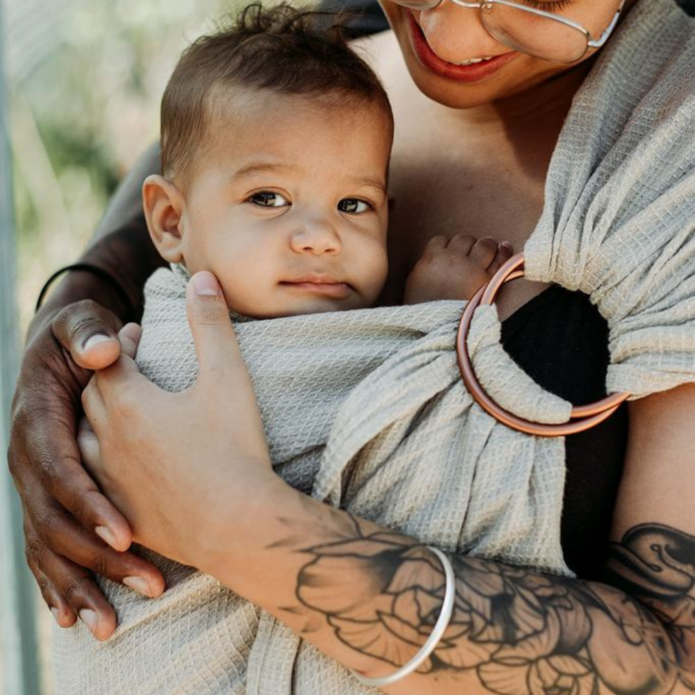 Sling de portage en lin beige bud&blossom-sling-portage-lin-porter-bébé