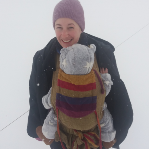 randonnée avec bébé porté en hiver