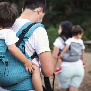 Porte bébé pour porter votre enfant. De la taille 2 à 5 ans, idéal pour les randonnée. Livraison en Suisse
