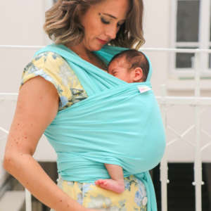 Porter bébé dès la naissance avec l'écharpe élastique de Nekoslings. Idéal pour les bébés prématurés! Achat en suisse
