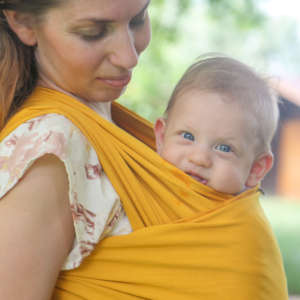 Porter bébé dès la naissance avec l'écharpe élastique de Nekoslings. Idéal pour les bébés prématurés! Achat en suisse