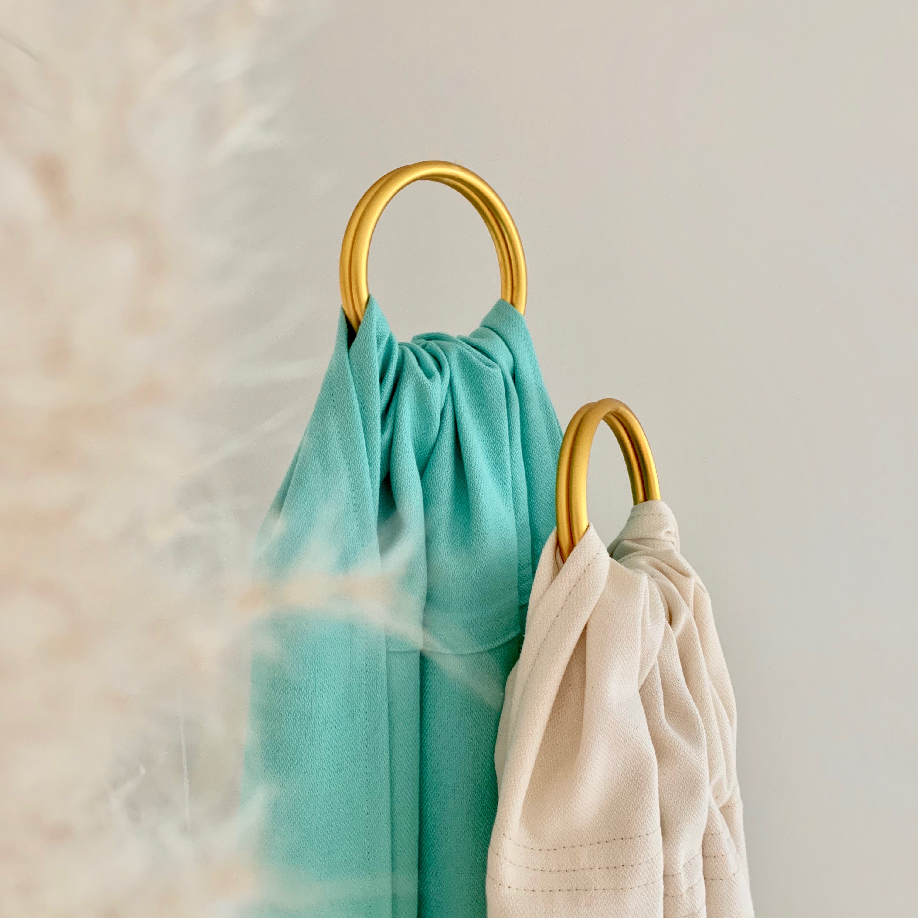 sling_de_portage_porter_bébé_joli_nous_marque_suisse_physiologique (15) Le sling de portage Suisse de la marque Joli Nous. 100% coton bio Gots et oeko-tex, pour porter votre bébé de façon physiologique