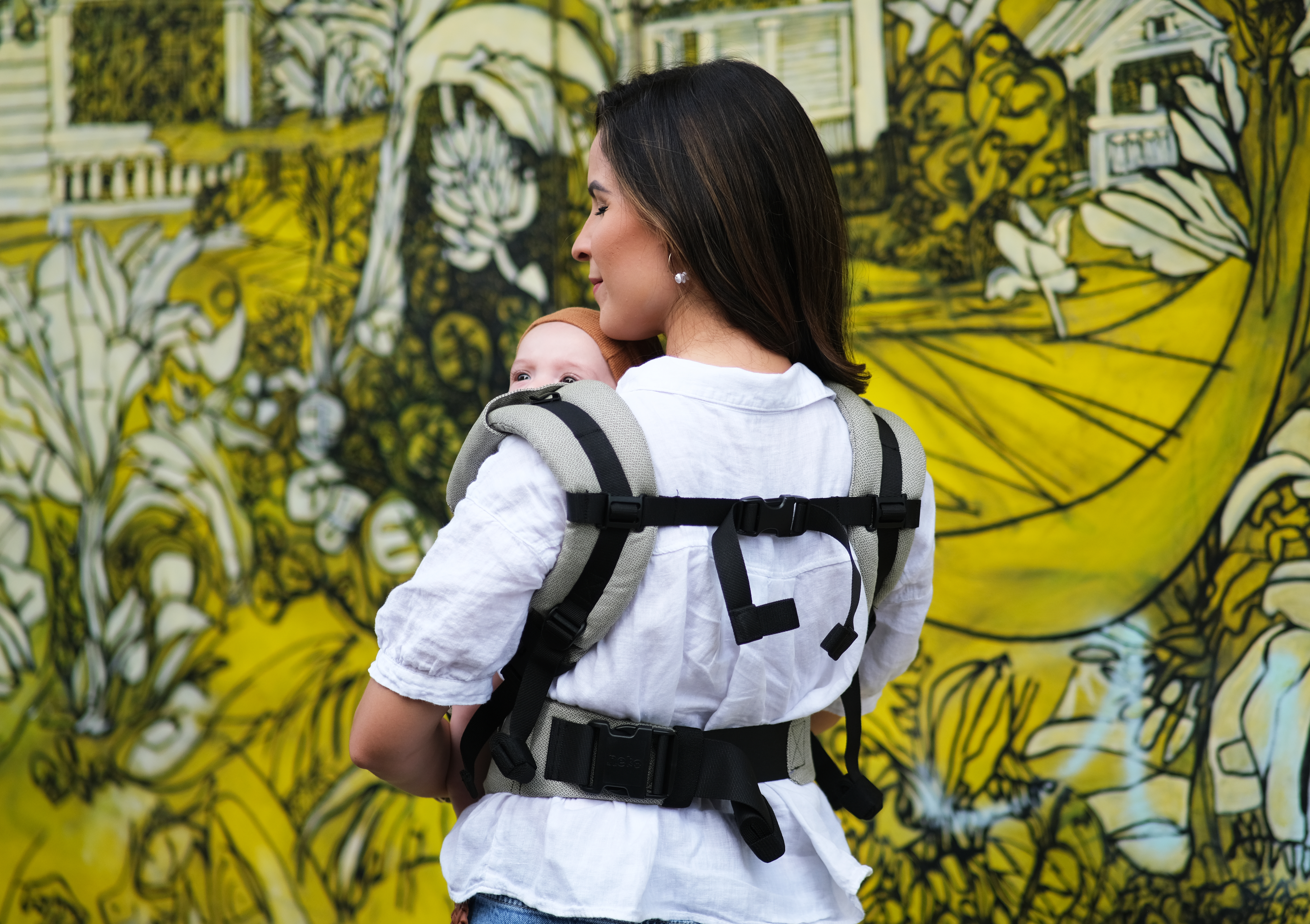 Porte_bébé_nekoslings_baby_toodler_mei_tai_clip_physiologique_porter_bébé_devant_dos_suisse_achat_portage (1) Un porte bébé pour les nouveau né. Dès la naissance porter facilement votre bébé de façon physiologique. Aussi disponible en mei tai à boucle. Acheter en Suisse Nekoslings