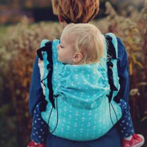 Le porte-bébé pour porter votre enfant qui grandit. Dès 1 an, il vous permettra de vous balader, faire des randonnée avec votre bébé! Evolutif et physiologique. Porter en toute ergonomie votre enfant.
