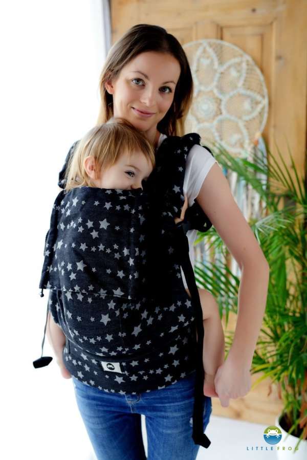 Le porte-bébé pour porter votre enfant qui grandit. Dès 1 an, il vous permettra de vous balader, faire des randonnée avec votre bébé! Evolutif et physiologique. Porter en toute ergonomie votre enfant.