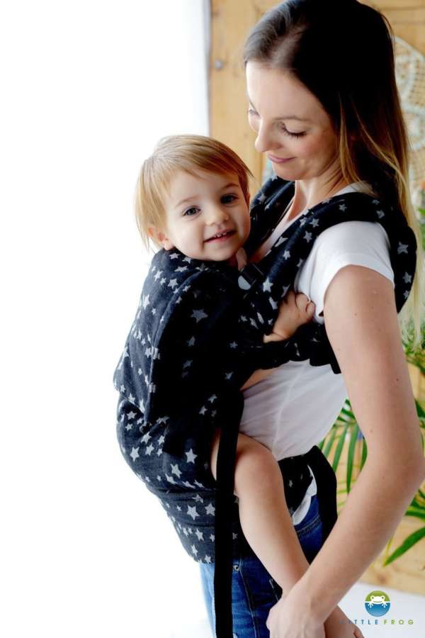 Le porte-bébé pour porter votre enfant qui grandit. Dès 1 an, il vous permettra de vous balader, faire des randonnée avec votre bébé! Evolutif et physiologique. Porter en toute ergonomie votre enfant.