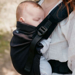 My Néo de Neobulle, le porte bébé 1er âge, dès la naissance. Porter votre bébé de façon ergonomique en respectant sa physiologie. Idéal pour les jeunes parents et les mamans ayant eu une césarienne. Achat en Suisse