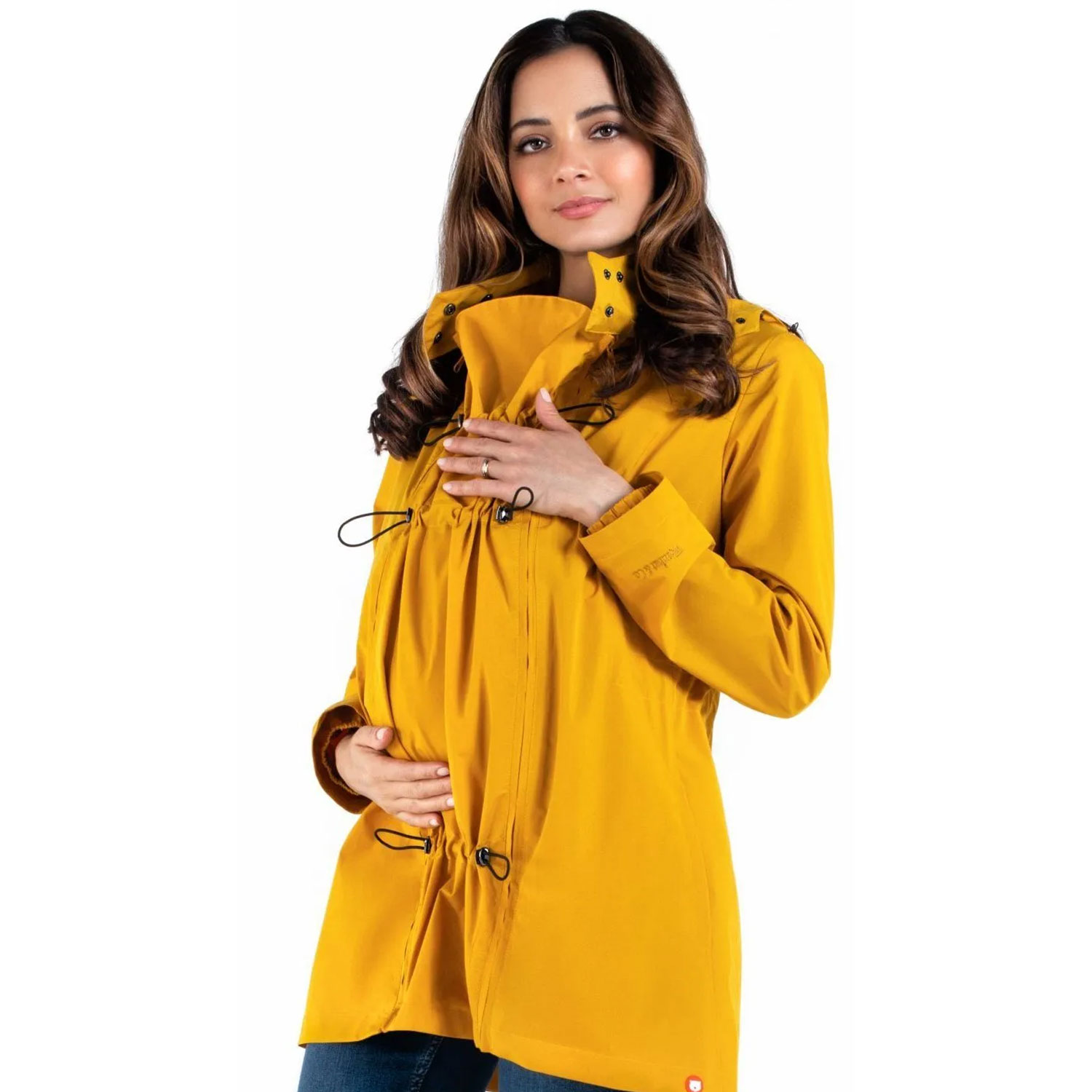 Veste_pluie_printemps_portage_bébé_grossesse_wombat_numbatGo_physiologique_achat_suisse_marine_jaune (11) La veste de portage idéal pour le printemps et la pluie. C'est la veste la plus légère du marché. Facilement transportable, non encombrante. La veste wombat de la naissance à 4 ans. Chez jeteporte Suisse