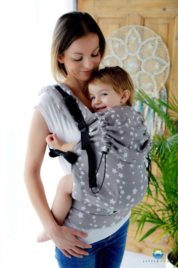 Le porte bébé pour votre bambin. De 1 à 4 ans, il vous accompagnera pour vos balades et randonnées été comme hiver. De little frog, achat en Suisse