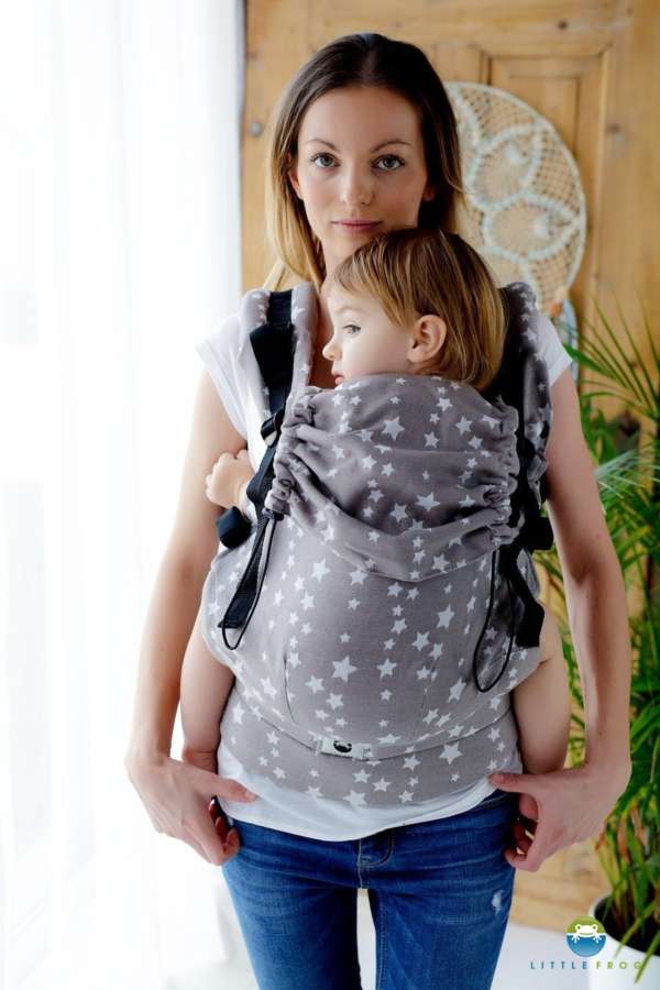 Le porte bébé pour votre bambin. De 1 à 4 ans, il vous accompagnera pour vos balades et randonnées été comme hiver. De little frog, achat en Suisse