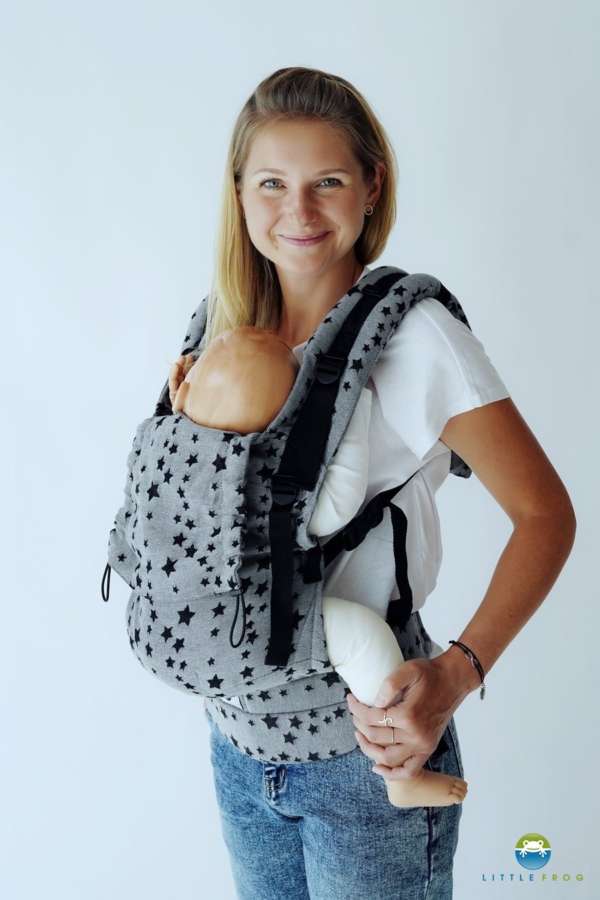 Le porte bébé prime pour porter votre enfant dès la naissance. Evolutif et réglable, porter en toute simplicité votre bébé. Achat en Suisse