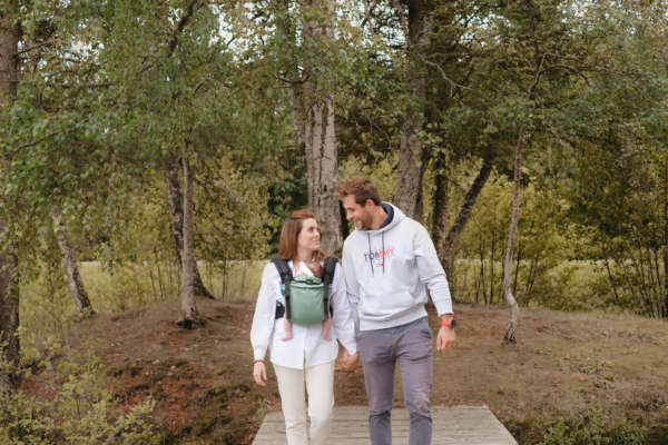 My Néo de Neobulle, le porte bébé 1er âge, dès la naissance. Porter votre bébé de façon ergonomique en respectant sa physiologie. Idéal pour les jeunes parents et les mamans ayant eu une césarienne. Achat en Suisse