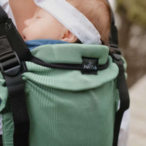 My Néo de Neobulle, le porte bébé 1er âge, dès la naissance. Porter votre bébé de façon ergonomique en respectant sa physiologie. Idéal pour les jeunes parents et les mamans ayant eu une césarienne. Achat en Suisse