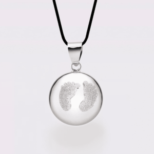 Un bola de grossesse pour accompagné votre bébé avec un doux son. CE bruit va rassurer botre bébé après la naissance. Un magnifique cadeau prenatal pour une futur maman. Un bijoux de lien entre maman et bébé. Achat en suisse sur jeteporte