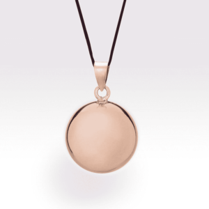 Un bola de grossesse pour accompagné votre bébé avec un doux son. CE bruit va rassurer botre bébé après la naissance. Un magnifique cadeau prenatal pour une futur maman. Un bijoux de lien entre maman et bébé. Achat en suisse sur jeteporte