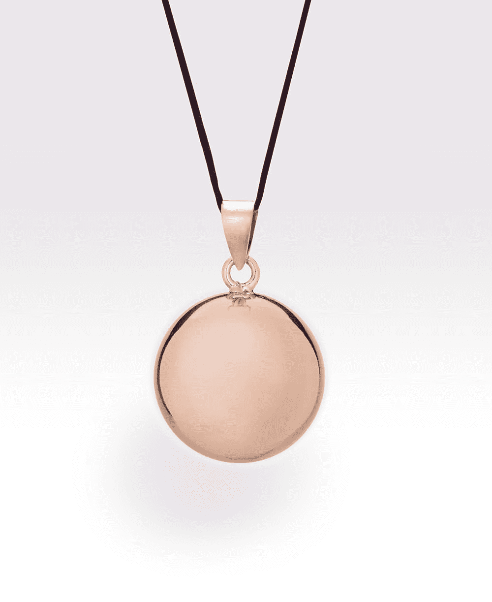 Un bola de grossesse pour accompagné votre bébé avec un doux son. CE bruit va rassurer botre bébé après la naissance. Un magnifique cadeau prenatal pour une futur maman. Un bijoux de lien entre maman et bébé. Achat en suisse sur jeteporte