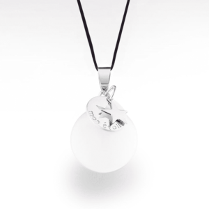Un bola de grossesse pour accompagné votre bébé avec un doux son. CE bruit va rassurer botre bébé après la naissance. Un magnifique cadeau prenatal pour une futur maman. Un bijoux de lien entre maman et bébé. Achat en suisse sur jeteporte