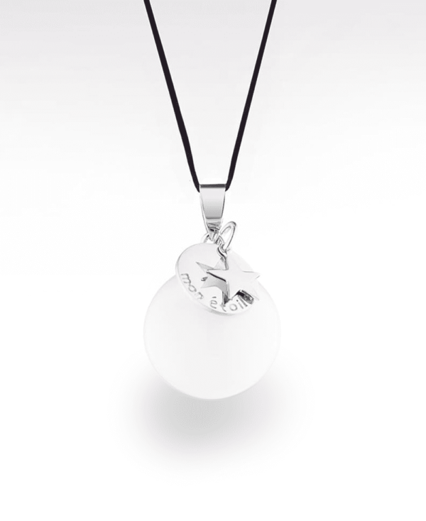 Un bola de grossesse pour accompagné votre bébé avec un doux son. CE bruit va rassurer botre bébé après la naissance. Un magnifique cadeau prenatal pour une futur maman. Un bijoux de lien entre maman et bébé. Achat en suisse sur jeteporte
