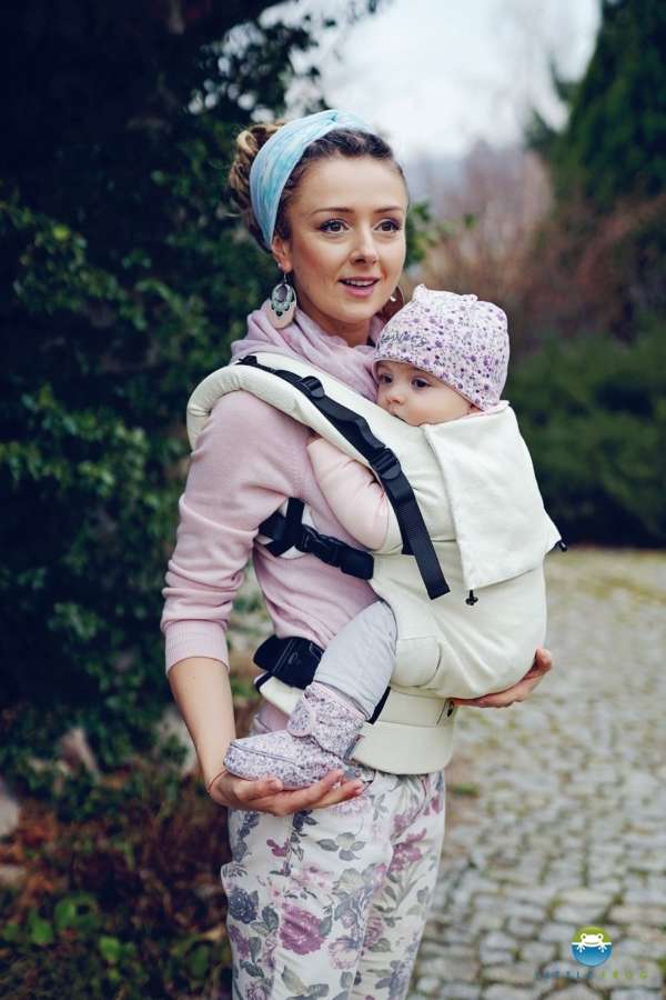 Un porte bébé pour les nouveau né. Dès laPorte bébé évolutif. Ergonomique et physiologique, ce sac de portage vous permettra de porter votre enfant de 1 an à 6 an. EN coton biologique et en pur Lin, des matières naturelles pour un portage de qualité. Acheter en Suisse Little frog
