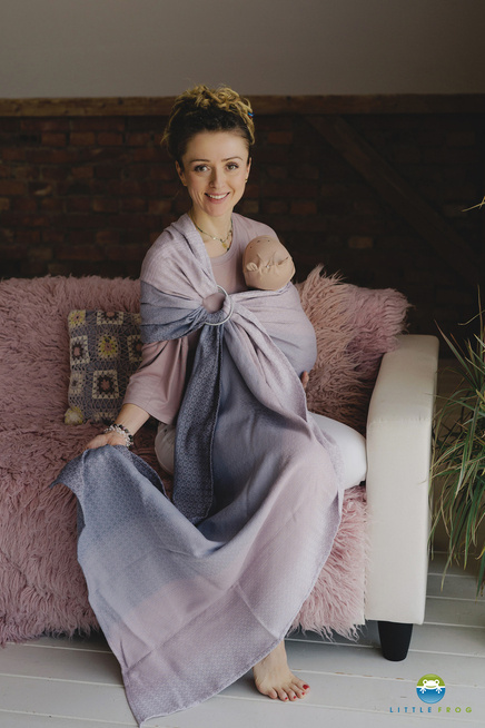 Un sling de portage pour porter votre nouveau né dès la naissance. Physiologique, posture de bebe respectée. Achat en Suisse