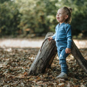 Les vêtements en laine mérinos biologique de manymonths pour garder votre bebe et enfant bien au chaud durant l'hiver. La laine est idéal contre le froid en plus d'être thermorégulatrice. Venez les voir et essayer en boutique sur Romont, Fribourg. Achat en ligne et online en Suisse, vaud, valais , Jura et Genève