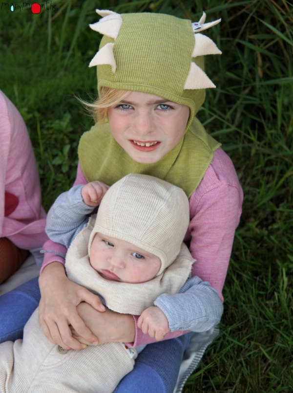 Les vêtements en laine mérinos biologique de manymonths pour garder votre bebe et enfant bien au chaud durant l'hiver. La laine est idéal contre le froid en plus d'être thermorégulatrice. Venez les voir et essayer en boutique sur Romont, Fribourg. Achat en ligne et online en Suisse, vaud, valais , Jura et Genève