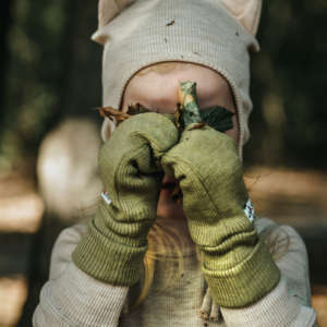 Les vêtements en laine mérinos biologique de manymonths pour garder votre bebe et enfant bien au chaud durant l'hiver. La laine est idéal contre le froid en plus d'être thermorégulatrice. Venez les voir et essayer en boutique sur Romont, Fribourg. Achat en ligne et online en Suisse, vaud, valais , Jura et Genève