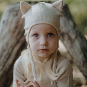 Les vêtements en laine mérinos biologique de manymonths pour garder votre bebe et enfant bien au chaud durant l'hiver. La laine est idéal contre le froid en plus d'être thermorégulatrice. Venez les voir et essayer en boutique sur Romont, Fribourg. Achat en ligne et online en Suisse, vaud, valais , Jura et Genève