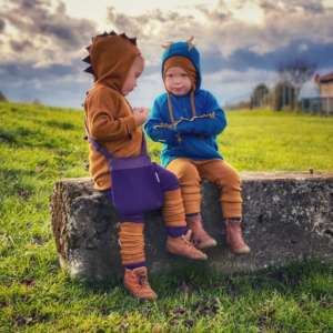Les vêtements en laine mérinos biologique de manymonths pour garder votre bebe et enfant bien au chaud durant l'hiver. La laine est idéal contre le froid en plus d'être thermorégulatrice. Venez les voir et essayer en boutique sur Romont, Fribourg. Achat en ligne et online en Suisse, vaud, valais , Jura et Genève