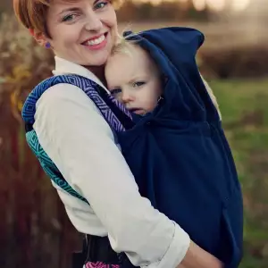 Une couverture de portage en softshell pour tenir chaud à bébé lors des balades. Idéal pour l'hiver . De la marque Little Frog