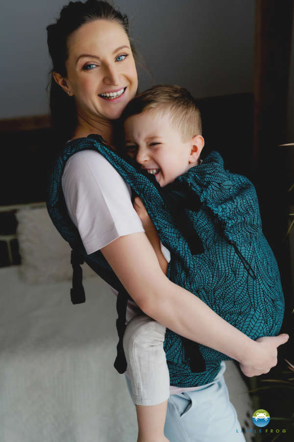 Un porte bébé pour les nouveau né. Dès laPorte bébé évolutif. Ergonomique et physiologique, ce sac de portage vous permettra de porter votre enfant de 1 an à 6 an. EN coton biologique et en pur Lin, des matières naturelles pour un portage de qualité. Acheter en Suisse Little frog