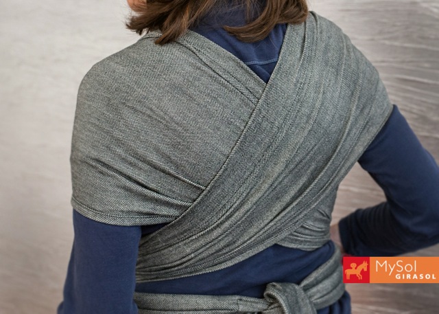 wrapmysol_mysol_mei_tei_meh_dai_porte_bébé_physiologique_nouveauné_girasol_sac_portage_ethique_biologique_boutique_suisse_fribourg (2) Wrapmysol, c'est un porte-bébé ergonomique pour porter un enfant dès la naissance de façon physiologique. En tissu équitable et biologique, retrouvez les meh dai Girasol dans la boutique jeteporte de Romont, fribourg, Vaud