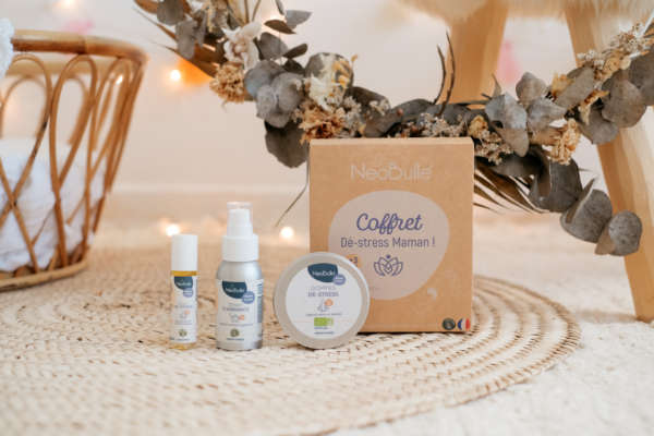 Coffret cadeaux naissance, fêtes, noël de Neobulle, les soins bio et naturel pour passer un début serein avec bébé. De fabrication française pour la grossesse et bébé.