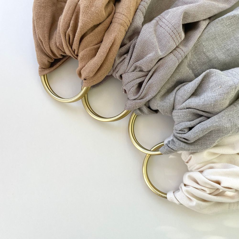 Le sling de portage en lin Suisse de la marque Joli Nous. 100% lin bio européen Gots et oeko-tex, pour porter votre bébé de façon physiologique. Dès la naissance, achat en Suisse, fribourg