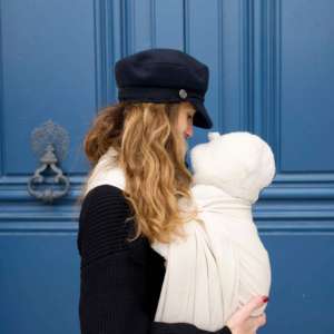 Le sling de portage en lin Suisse de la marque Joli Nous. 100% lin bio européen Gots et oeko-tex, pour porter votre bébé de façon physiologique. Dès la naissance, achat en Suisse, fribourg
