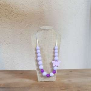 Le collier d'allaitement et de portage pour accompagner votre bébé. Soulage les dents et gencives douloureuses.