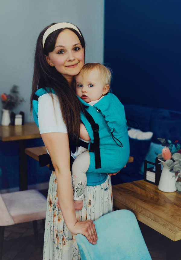 Un porte bébé pour porter votre enfant dès la naissance et aussi un bambin. En lin ou en coton. Trouvez votre sac de portage pour des randonnées en boutique à Romont, Fribourg ou en ligne. Achat en suisse