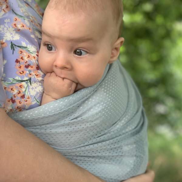 Le porte bébé sling filet, idéal pour l'été et la piscine. Aussi en modèle jumeaux pour porter deux enfants à la fois. Découvrez la gamme Mini Monkey en suisse sur la boutique jeteporte