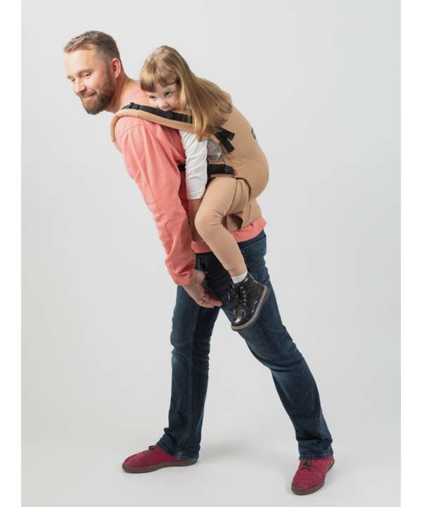 Un porte bébé pour les nouveau né. Le porte bébé évolutif. Ergonomique et physiologique, ce sac de portage vous permettra de porter votre enfant de la naissance à 4 ans. EN coton biologique et en pur Lin, des matières naturelles pour un portage de qualité. Acheter en Suisse Isara