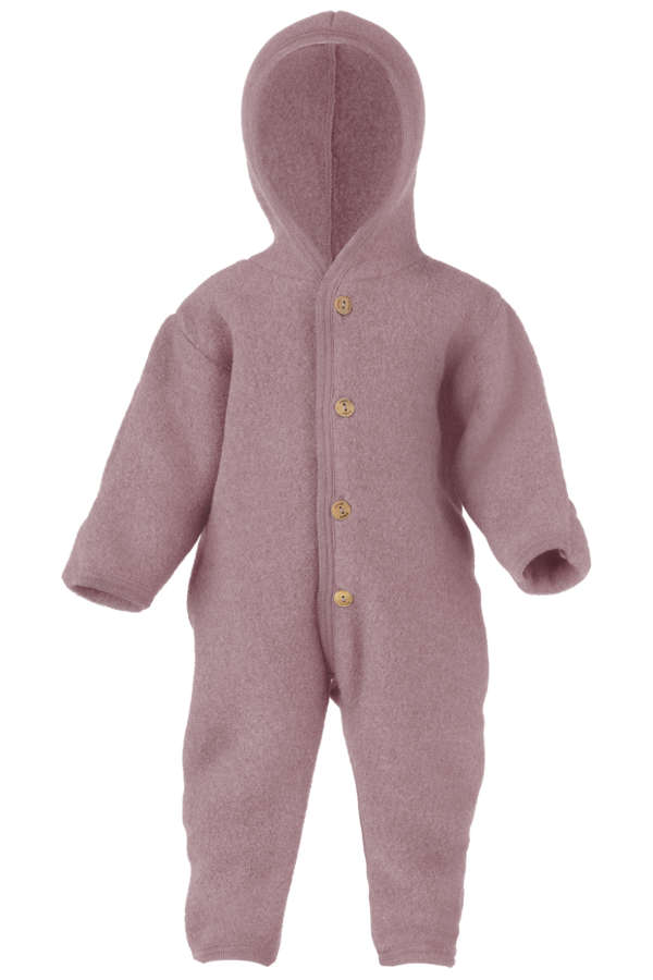 Une gamme bébé et enfant de vêtements en laine et soie de Engel Natur. Pour un achat raisonné et éthique qui tiendra chaud à votre enfant. Des combinaisons, pull et pantalon, body vous attendent sur la boutique du portage suisse