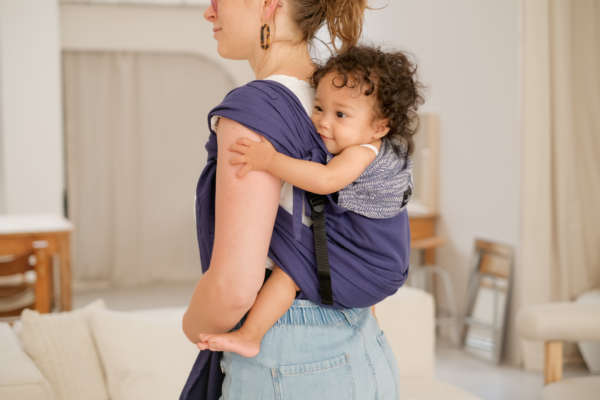 Le P'tit Evo de Neobulle offre un confort et une sécurité en portage physiologique. Facile et rapide, idéal pour parents débutants. Conseil, test et achat en suisse. Porter dès la naissance