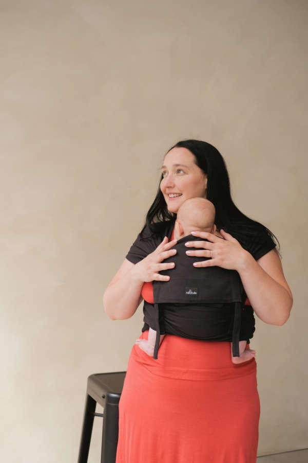 Le P'tit Evo de Neobulle offre un confort et une sécurité en portage physiologique. Facile et rapide, idéal pour parents débutants. Conseil, test et achat en suisse. Porter dès la naissance