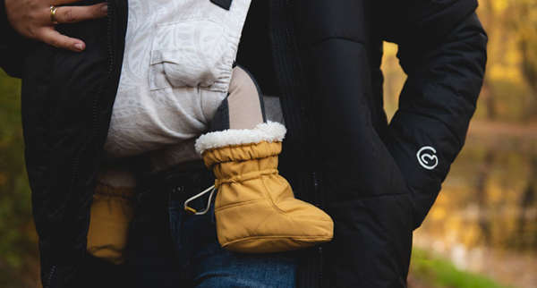 Chaussons de portage doublé et imperméable en softshell. Idéal pour garder les pieds de bébé bien au chaud et au sec. Achat Suisse