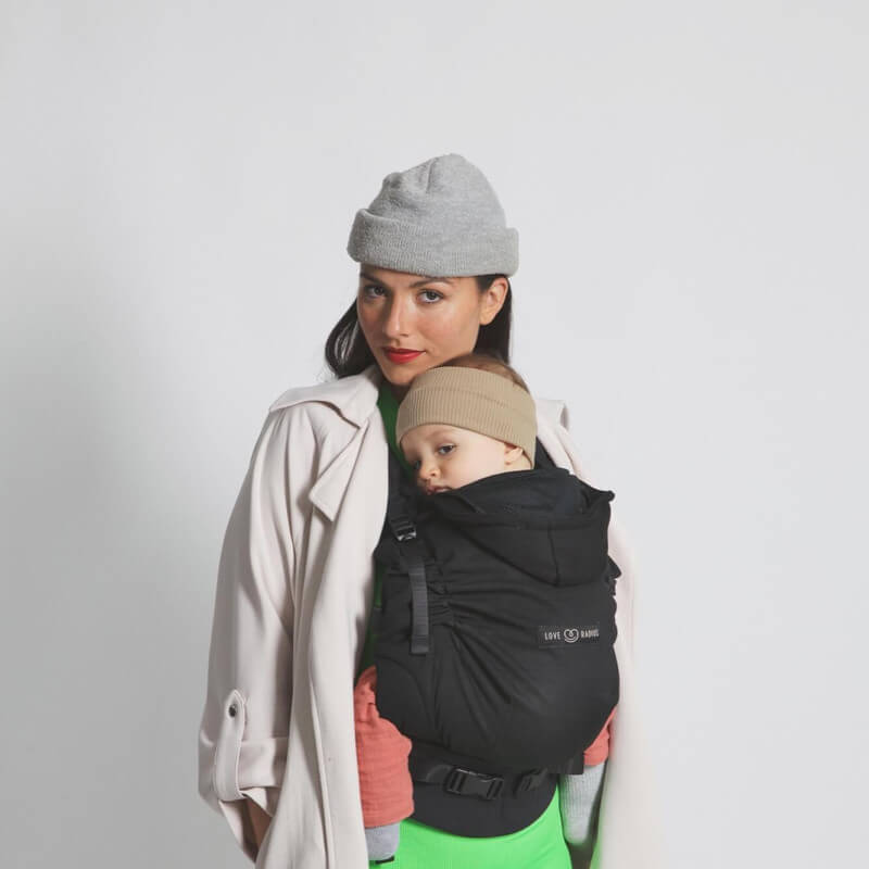 love_and_radius_hoodie_Carrier_portage_reglable_evolutif_nouveauné_bébé_physiologique_suisse_achat_jpmbb (10) Hoodie carrier 2 de love and radius! Le porte bébé réglable et ergonomique pour porter dès la naissance. Test et achat en suisse romande chez jeteporte