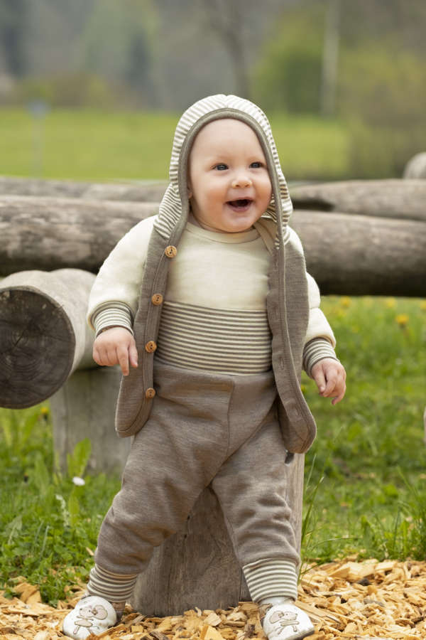 Jaquette en laine mérinos et soie de engel natur. Idéal pour le printemps et l'entre saisons. pour enfant. Achat en ligne et en boutique. En suisse, fribourg