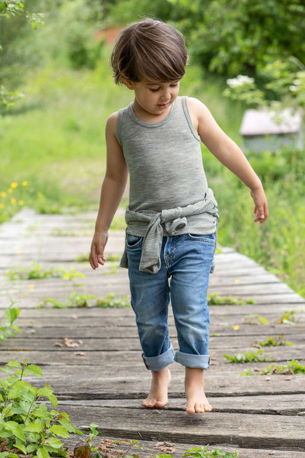 T-shirt, débardeur en laine mérinos et soie de engel natur. Idéal pour le printemps et l'entre saisons. pour enfant. Achat en ligne et en boutique. En suisse, fribourg